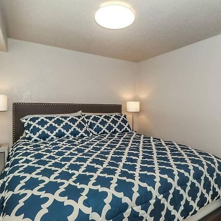 Holly First Floor 2 King Beds Villa Kansas City Exteriör bild