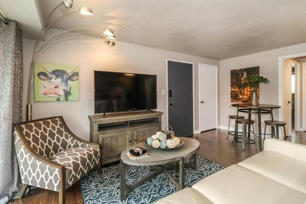 Holly First Floor 2 King Beds Villa Kansas City Exteriör bild