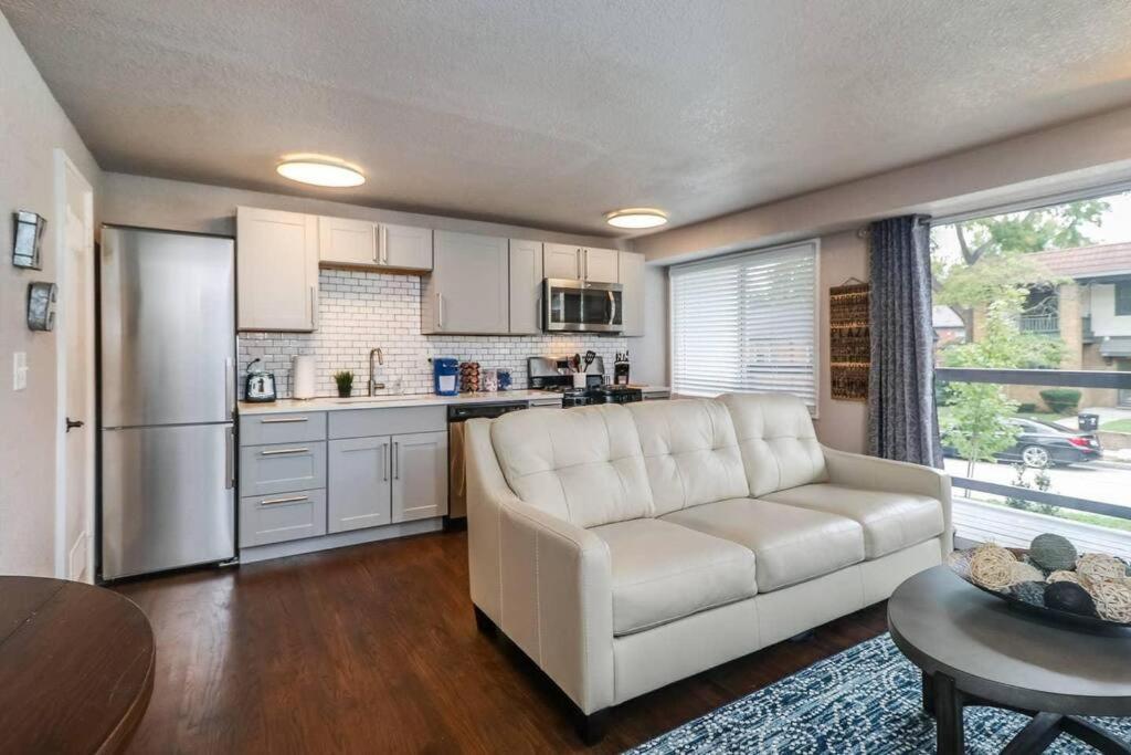 Holly First Floor 2 King Beds Villa Kansas City Exteriör bild